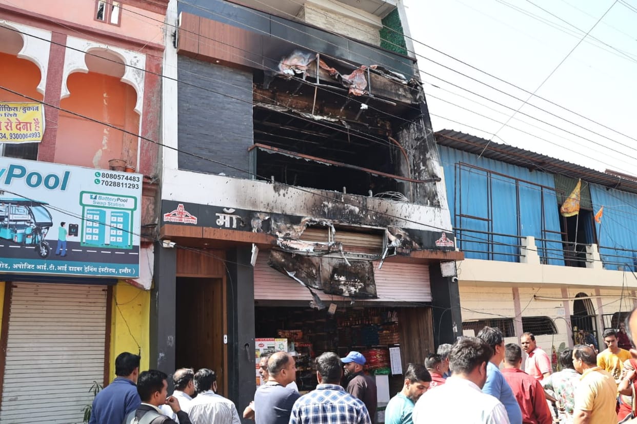 Indore: Fire broke out in grocery shop, paralyzed woman did not run away, burnt alive