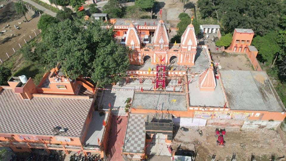 UP: Modi won hearts by cheering Maa Kaila Devi and old Baba, know what is their belief for people Sambhal