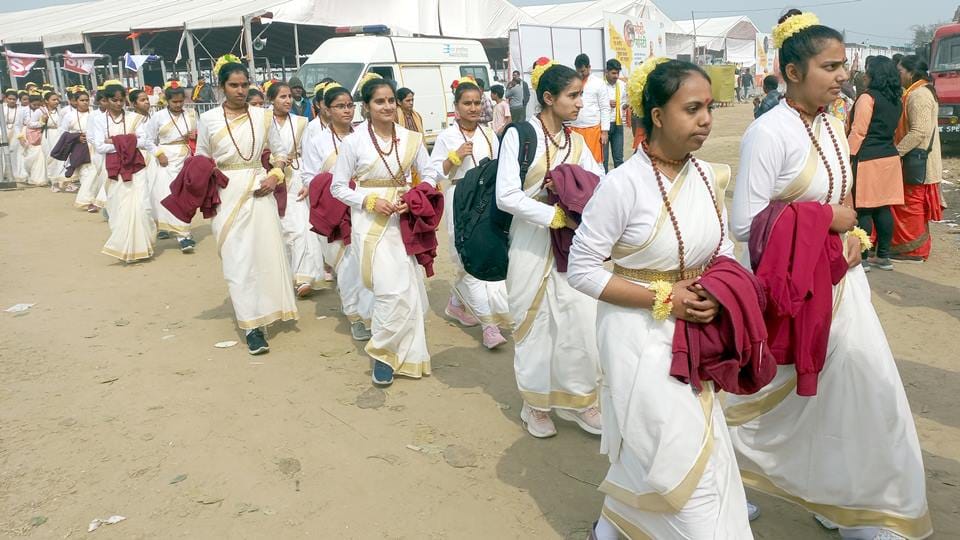UP: Modi won hearts by cheering Maa Kaila Devi and old Baba, know what is their belief for people Sambhal