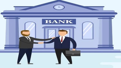application filed in court to file fraud case against bank manager home loan manager and other in Agra
