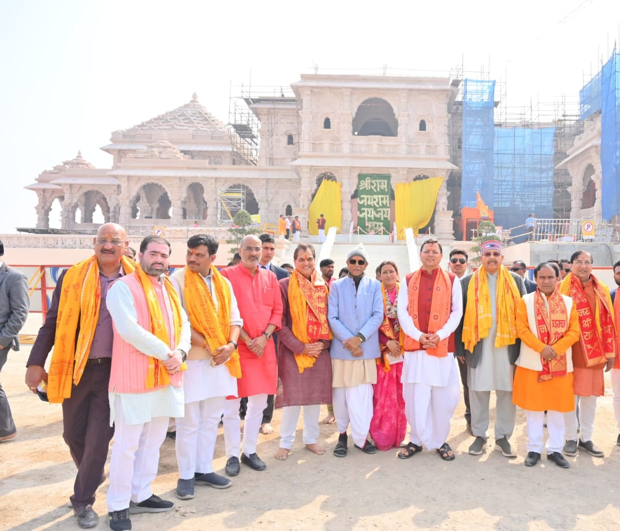CM Dhami leaves for Ayodhya Ram temple darshan with cabinet colleagues Uttarakhand news in hindi
