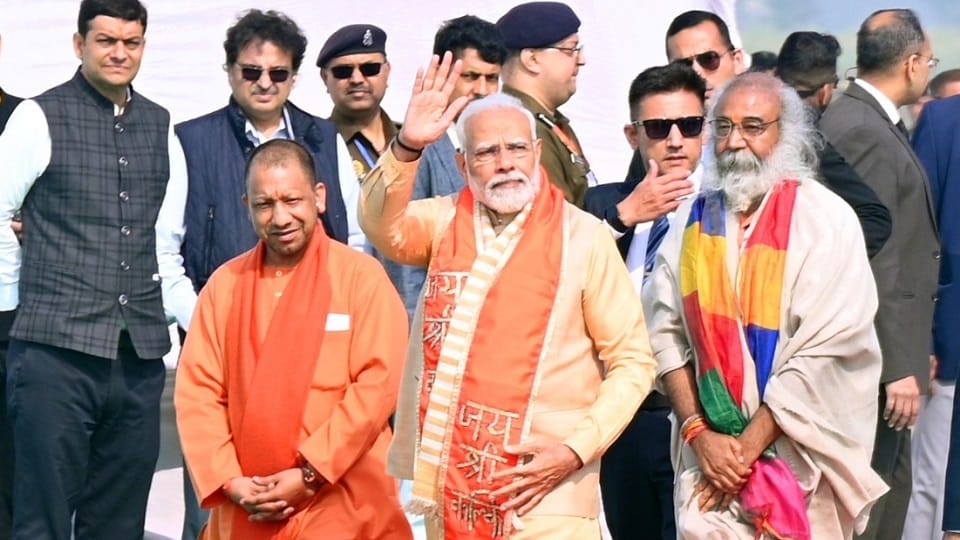 UP: Modi won hearts by cheering Maa Kaila Devi and old Baba, know what is their belief for people Sambhal