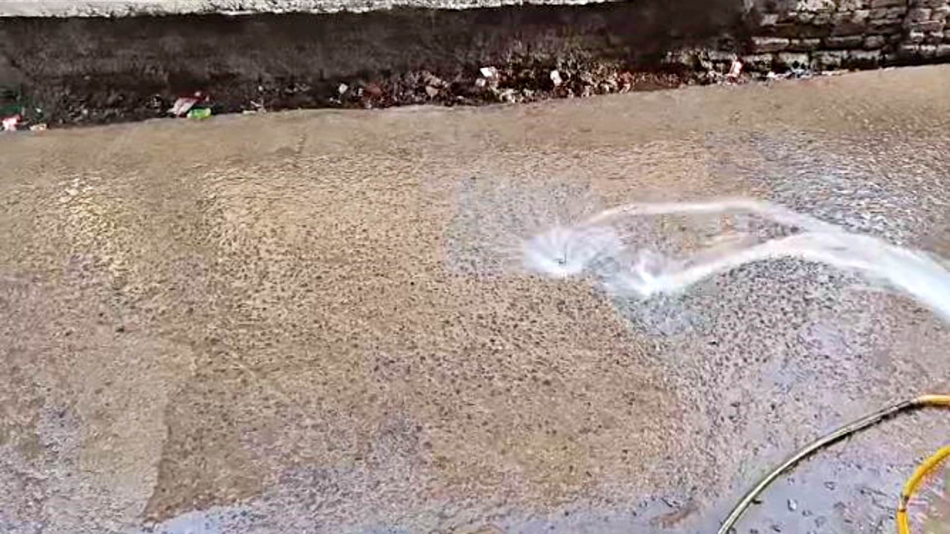 गीली सड़कें