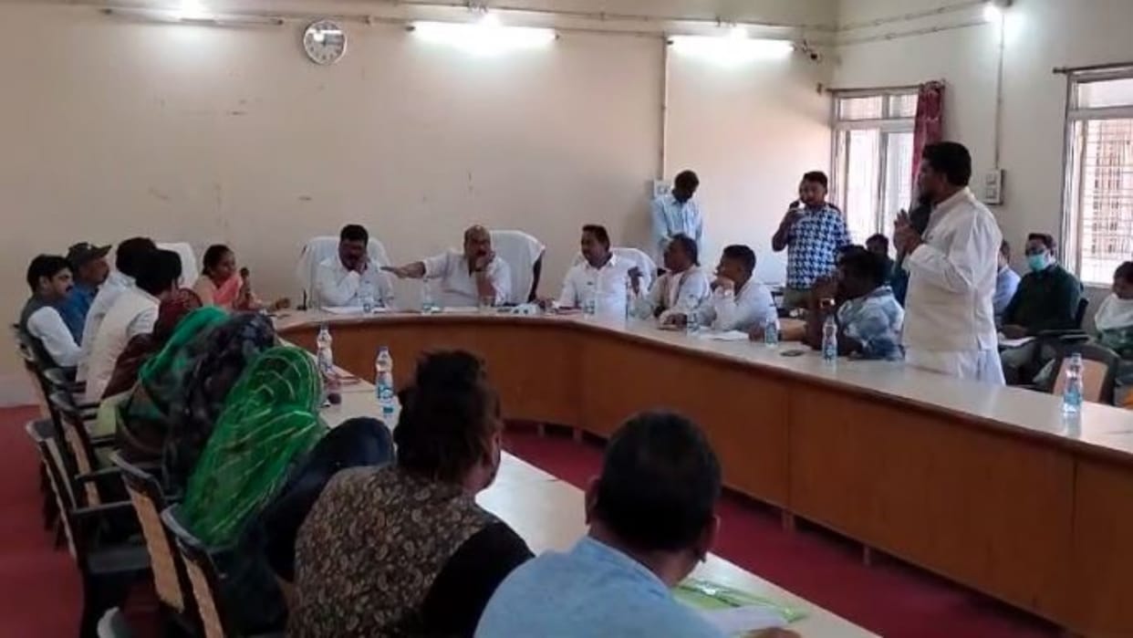 Tikamgarh News Ruckus in meeting held in Municipal Council BJP councilors boycotted