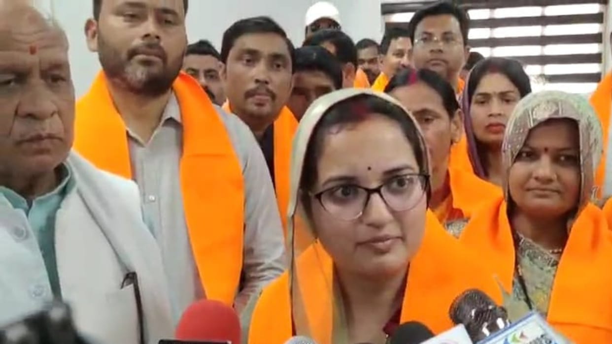 Damoh News Damoh District Panchayat Vice President Manju Dharmendra Katare joins BJP