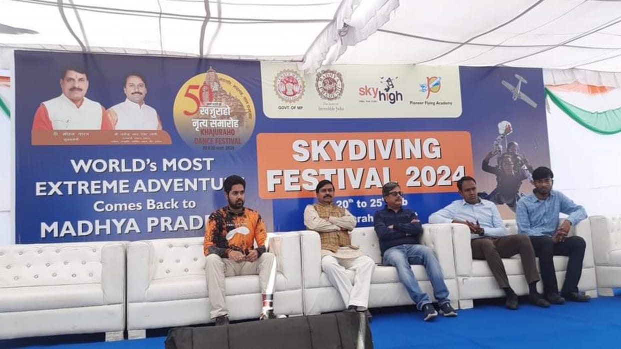 Chhatarpur Minister of State Dharmendra Singh Lodhi inaugurated sky diving festival at Khajuraho Airport