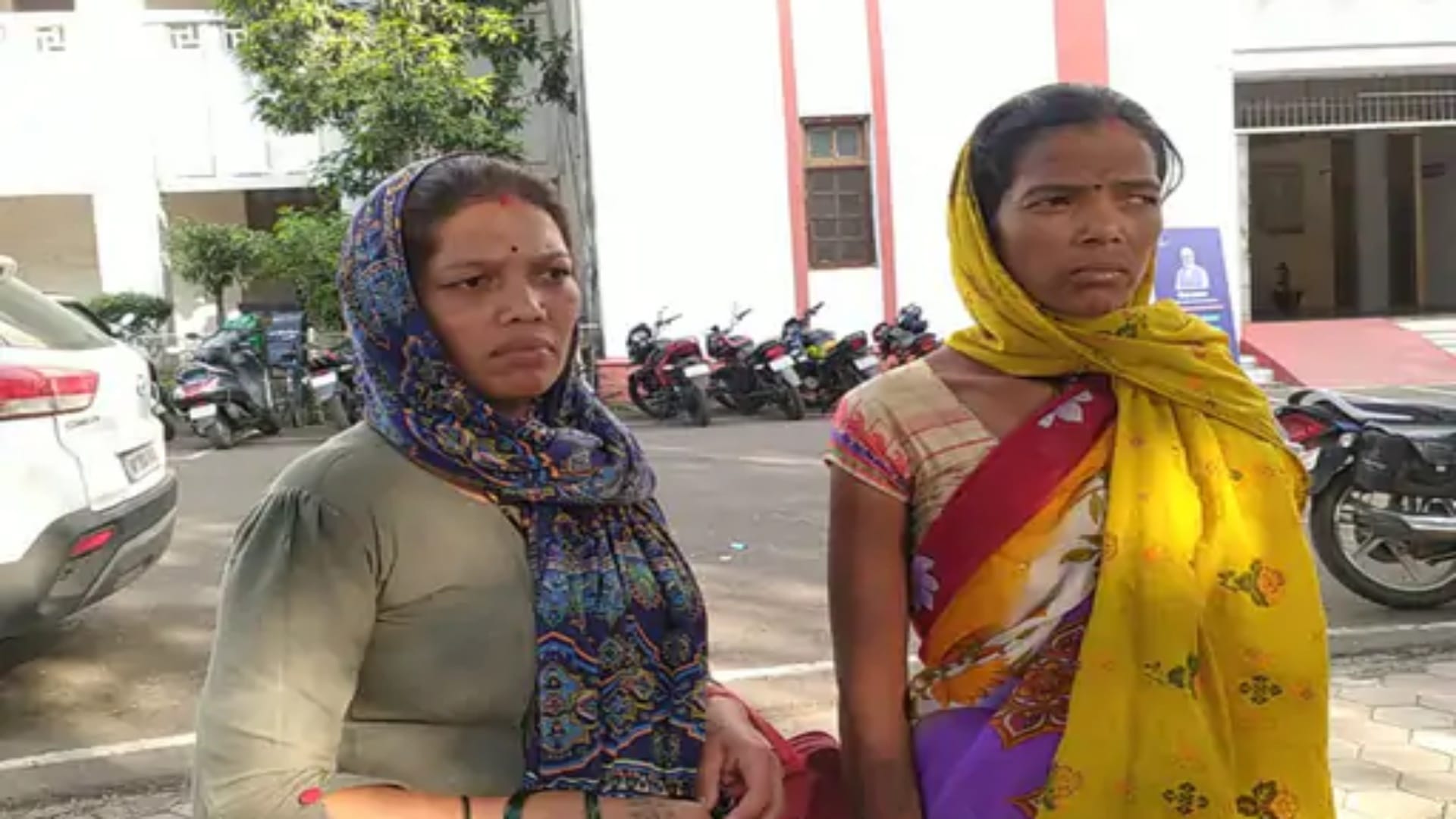 मृतक छात्रा के परिजन