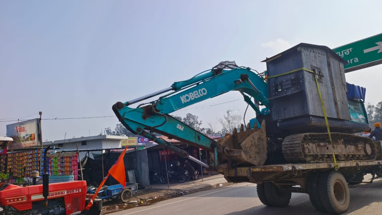 Delhi march: Farmers arrived with JCB and Poklane machines