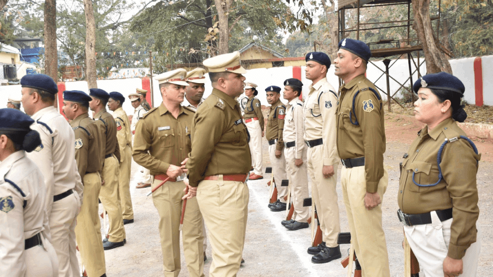 Superintendent of Police inspected the general parade in Jagdalpur