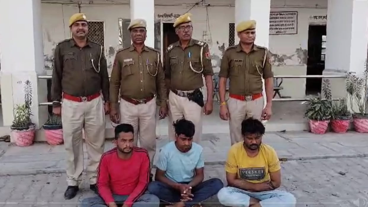 1 lakh 75 thousand rupees were stolen from the cabin of loading tempo