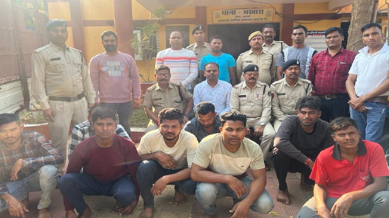 पुलिस की गिरफ्त में आरोपी
