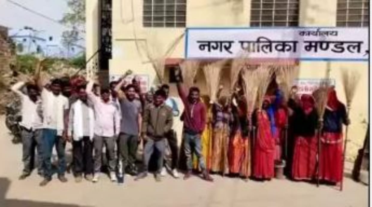 Rajasthan News: Sanitation workers went on strike due to non-payment, garbage not picked up even on eighth day