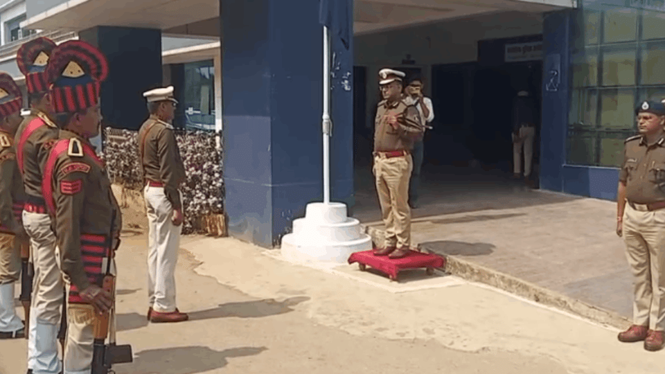 रायपुर संभाग आईजी अमरेश मिश्रा पहुंचे बलौदाबाजार