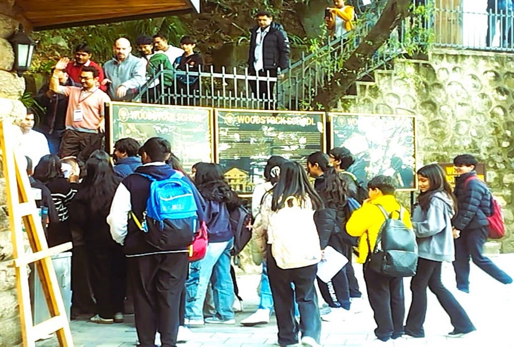 Bollywood actor Aamir Khan reached Woodstock School in Mussoorie crowd of fans gathered to see him