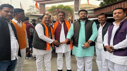 Manoj Yadav joined BJP who considered close to Akhilesh Yadav in Mainpuri