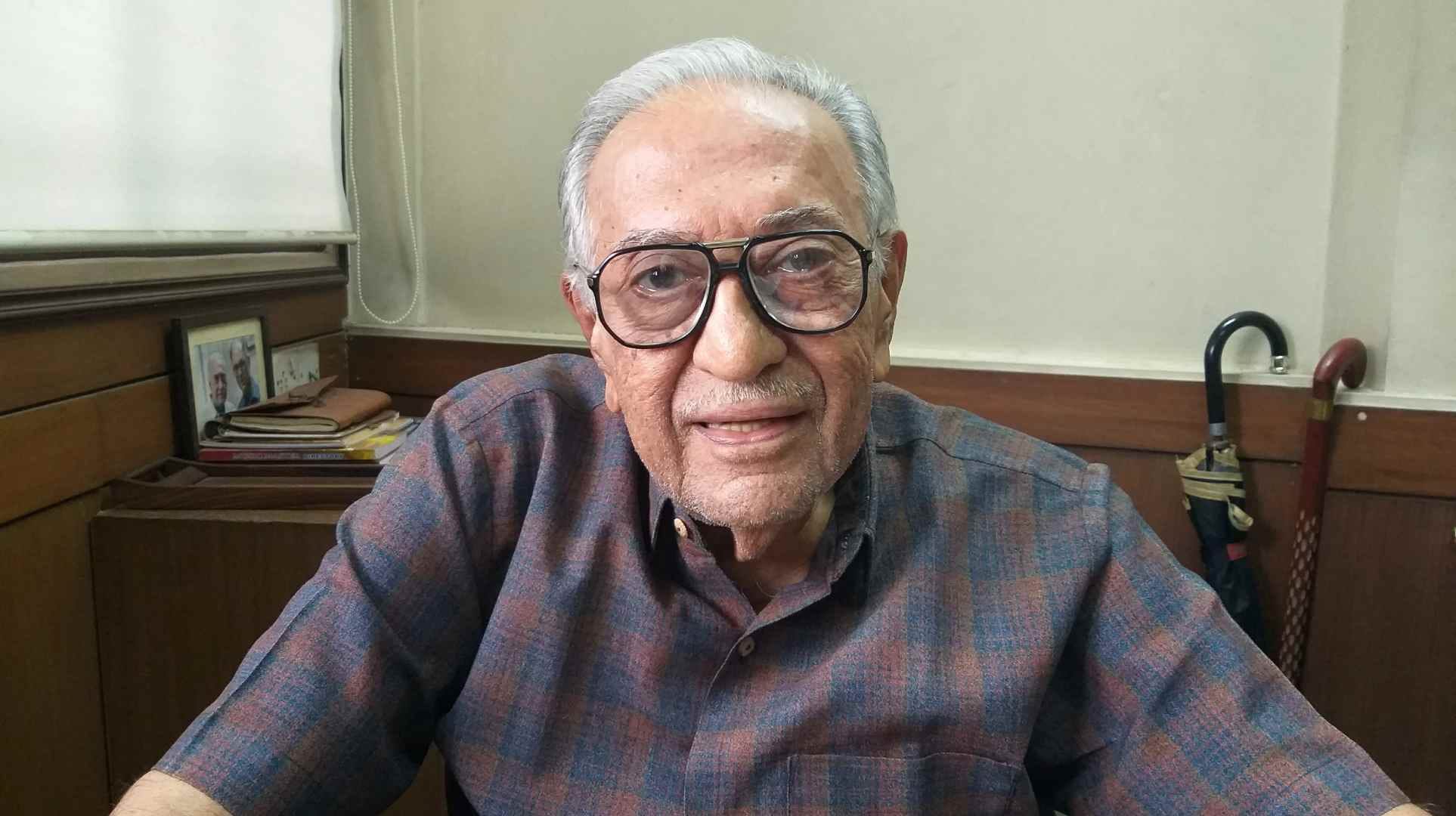 Iconic Radio Announcer Ameen Sayani Passed Away at The Age of 91 Popular Show Binaca Geet Mala News