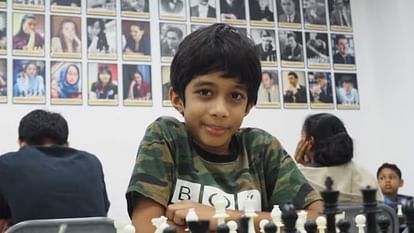 Chess: भारतीय मूल के आठ वर्षीय अश्वथ ने बनाया रिकॉर्ड, सबसे कम उम्र में ग्रैंडमास्टर को हराने वाले खिलाड़ी बने Eight-year-old Ashwath Kaushik of Indian origin made a record became youngest player to defeat a Grandmaster