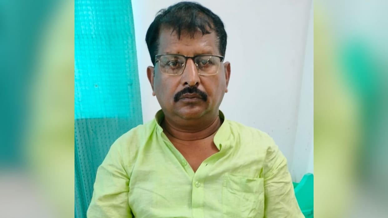 Anti corruption Azamgarh team arrested class IV employee taking bribe