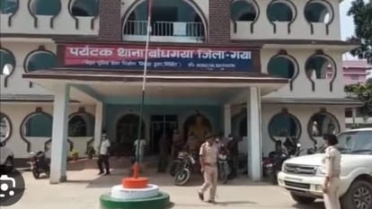 Bihar News : A person arrested with cartridges at the gate of Mahabodhi temple.bihar police.
