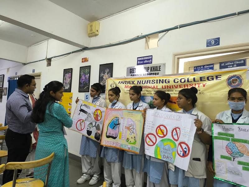 Indore: Students gave meaningful messages in the poster exhibition on cancer, winners honored