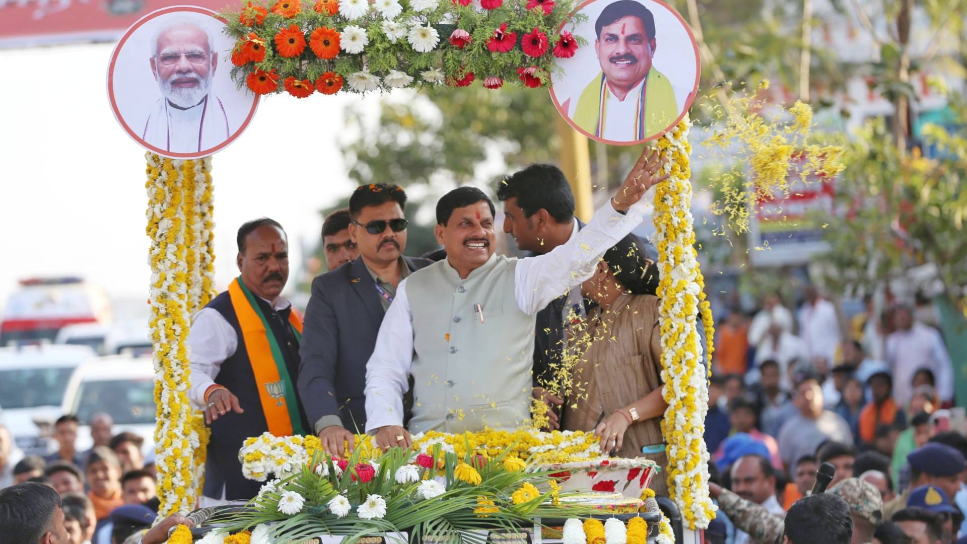 छिंदवाड़ा में सीएम मोहन यादव ने रोड शो किया।