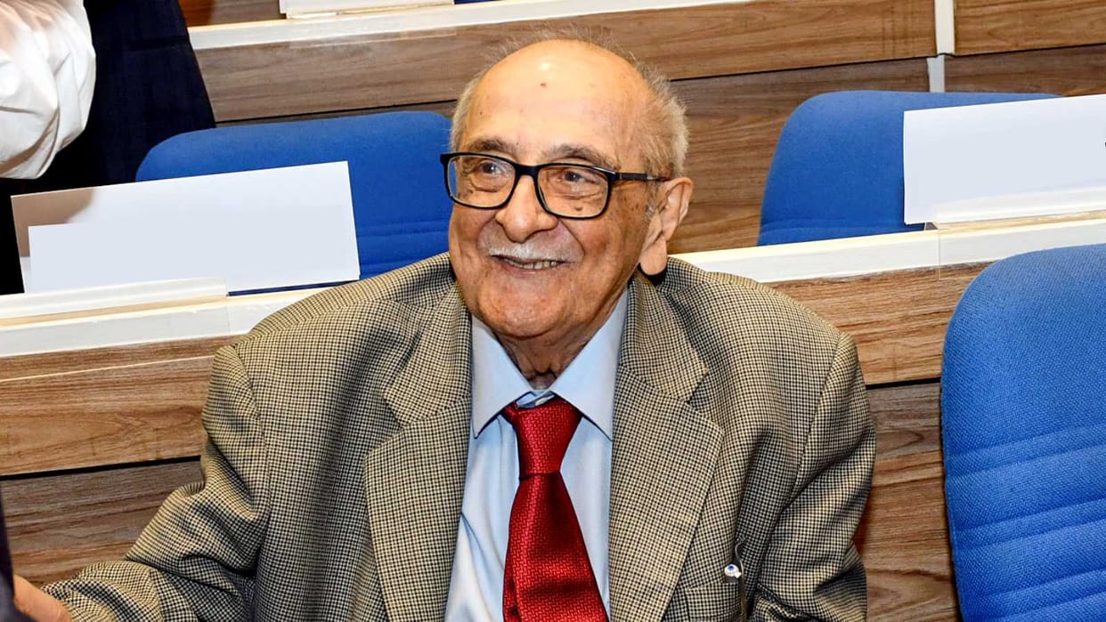 Senior Advocate Fali S Nariman Eminent constitutional jurist Supreme Court passed away in Delhi news and updat