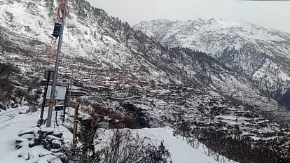 Uttarakhand Weather Snowfall BRO workers removing snow on Gangotri Highway Sukhi Top Watch Photos