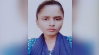 अब नहीं होगी मुलाकात: घरवालों से फोन पर बात करने के बाद फंदे से लटकता मिला विवाहिता का शव, दहेज हत्या का आरोप Married woman dead body found hanging family accused of dowry death in jaunpur