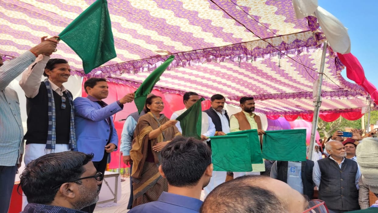 MP Keshari Devi flags off Lucknow Intercity Express