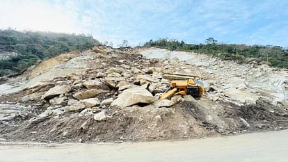 Shimla: Traffic will be stopped for two hours every day on Mandi Pandoh Highway to clear the debris.