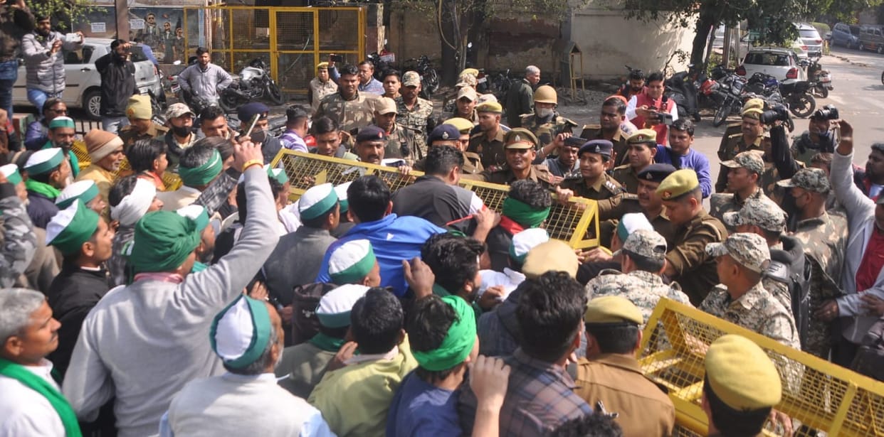 Farmers along with BKU leader Rakesh Tikait took out tractor march in Meerut, see pictures