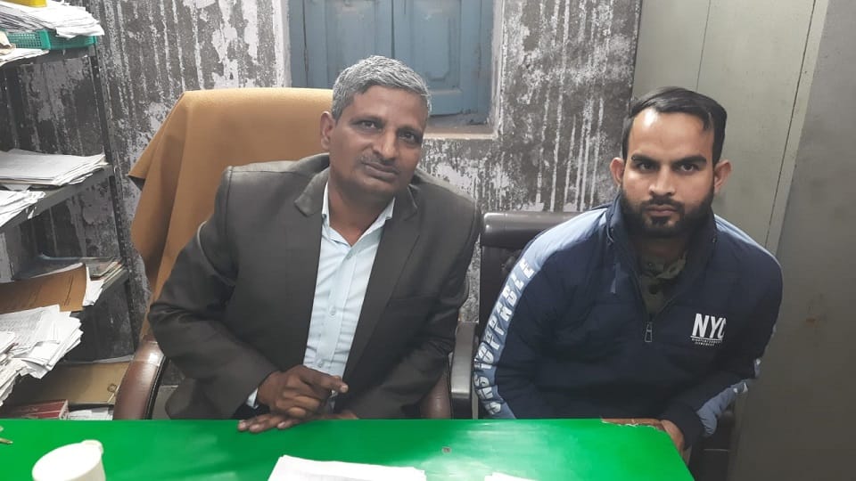 Patwari and his associate arrested while taking bribe in kashipur