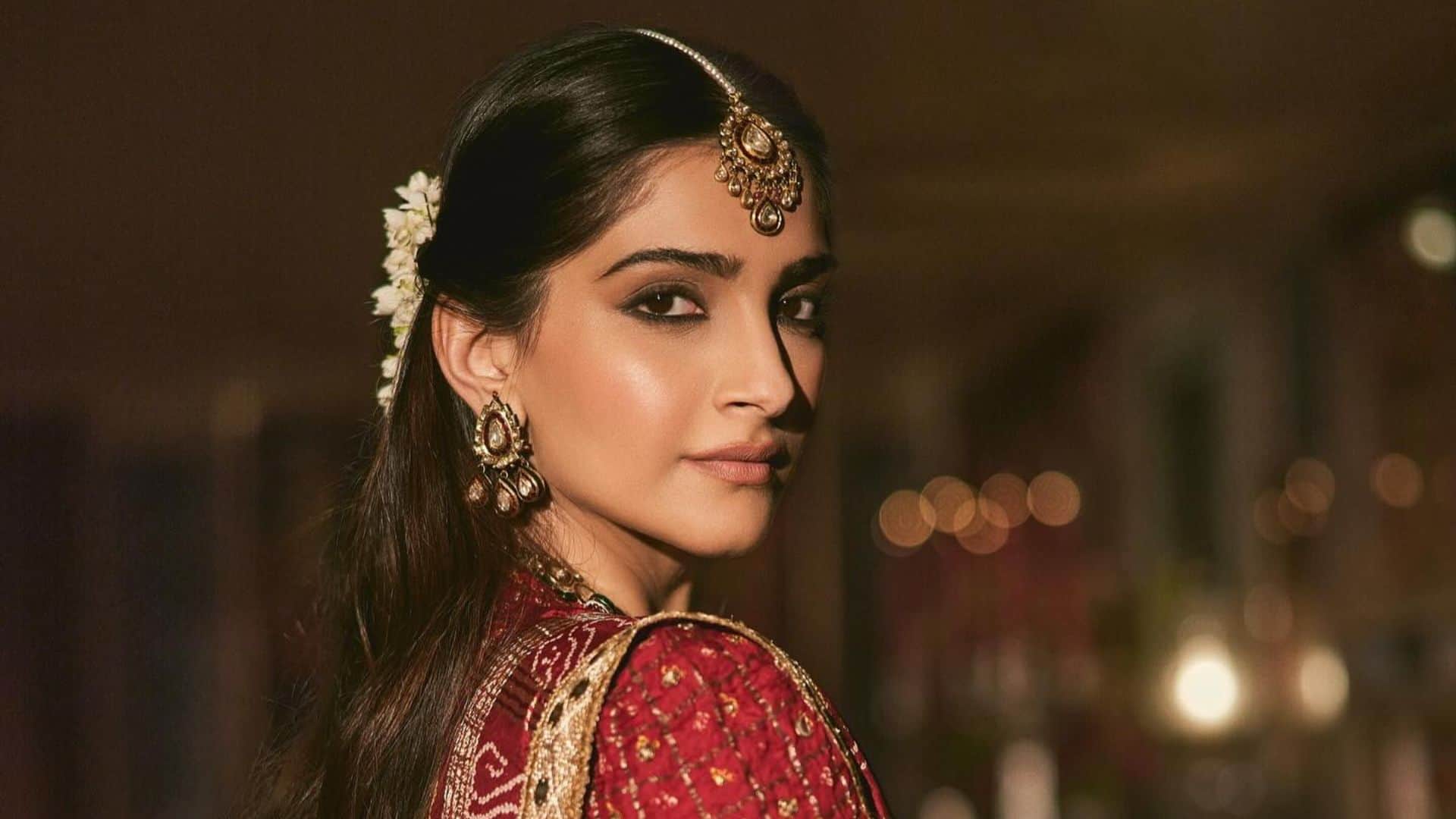 Sonam Kapoor gave credit to her mother for father Anil Kapoor young look and fitness know what she says