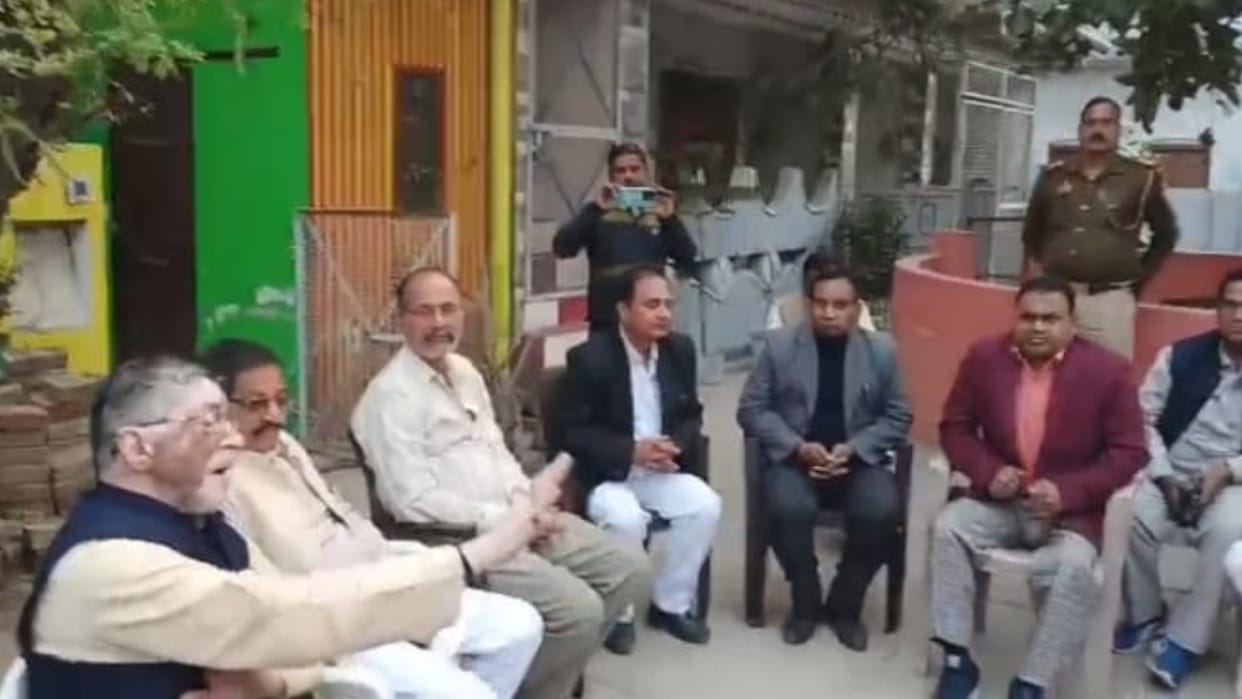 BJP leader hot talk with BJP MP Santosh Gangwar in condolence program in Bareilly
