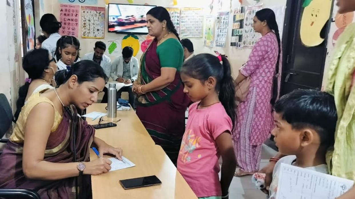 Indore: Initiative to make innocent children of city schools healthy, free health checkup of 80 students