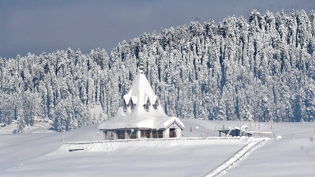 jammu kashmir Weather news hindi: Jammu-Srinagar highway closed avalanche alert sachin tendulkar gulmarg