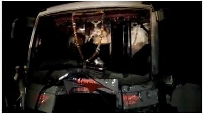 Truck and bus collide in Barwani one passenger dead and 10 injured