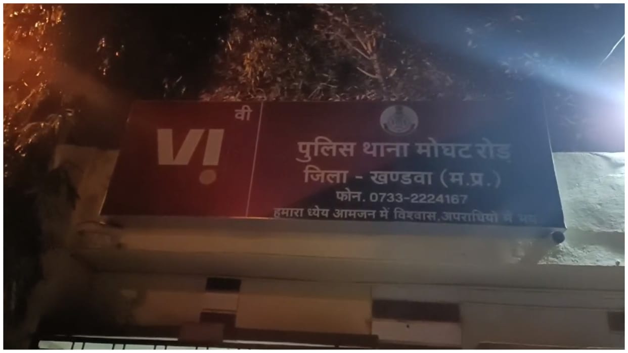 Unique theft in Khandwa hijab of Muslim student who came to appear for board exam stolen