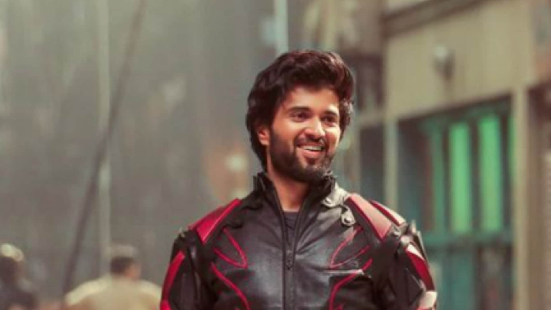 Has Vijay Deverakonda filed a complaint against those who gave negative reviews of Family Star know truth insi