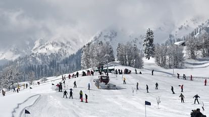 gulmarg avalanche news: Major snow avalanche in Gulmarg many tourists missing Rescue launched