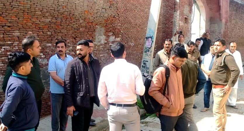 Satyapal Malik remained minister and governor, four rooms lying in ruins in the village