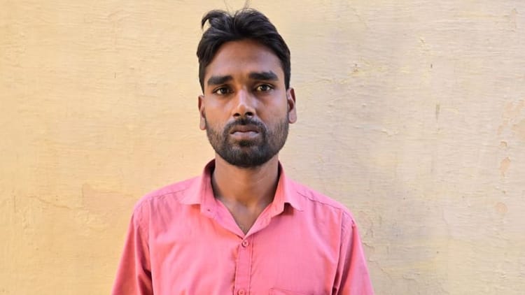 पापी प्रोफेसर: परीक्षा में पास कराने के लिए छात्रा को भेजा अश्लील मैसेज, रखता था बुरी नियत; पुलिस ने दबोचा