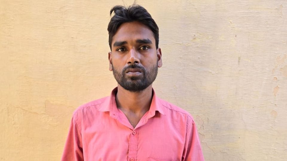 police arrested professor who sent obscene messages in Bilaspur