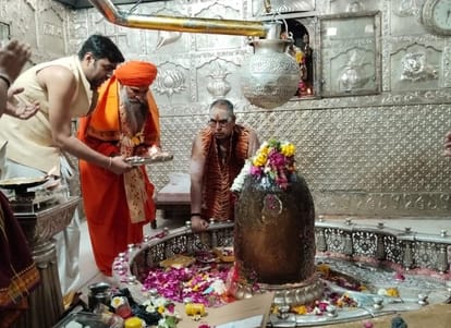 Ujjain: stand of Baba Mahakal's Nandi ji also became silver, devotees covered it with about 11.650 kg silver
