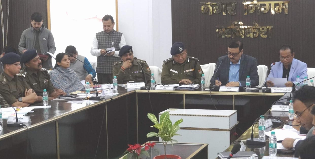 Chardham Yatra 2024 Garhwal Commissioner Held Meeting about Yatra Preparation