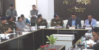 Chardham Yatra 2024: इस बार दर्शन के लिए VVIP को करना होगा इंतजार, जानें यात्रा की तैयारियों को लेकर अपडेट Chardham Yatra 2024 Garhwal Commissioner Held Meeting about Yatra Preparation