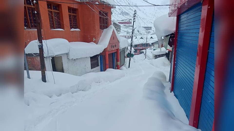 Badrinath Dham Yatra 2024  Pilgrims will pass through icebergs on highway itself see pictures