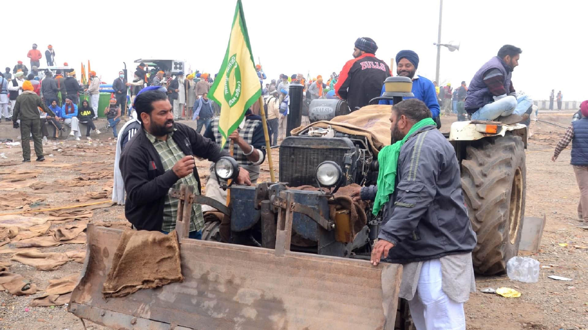 Farmer Protest Police fired tear gas shells on farmers march Police also parked JCB and Poclain machine