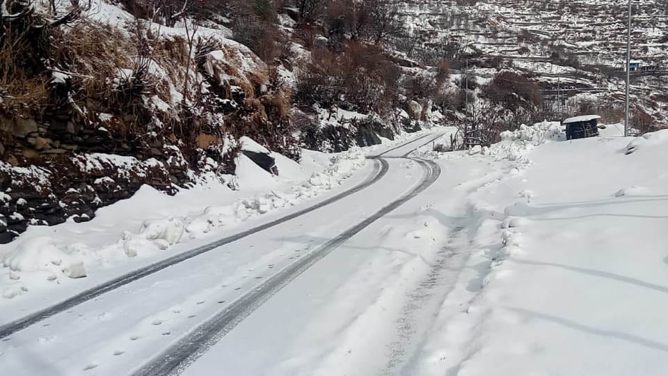 Uttarakhand Weather Today Gangotri Highway Not Open Even 52 Hours Due to Snowfall Photos