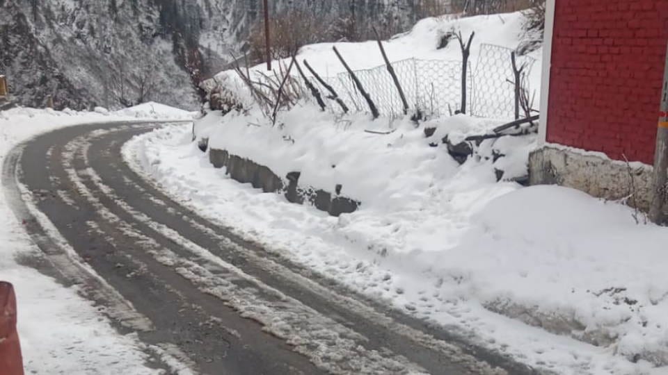 Uttarakhand Weather Today Gangotri Highway Not Open Even 52 Hours Due to Snowfall Photos